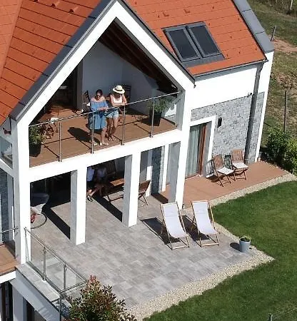 בית הארחה Garabo Garden פלוזנק